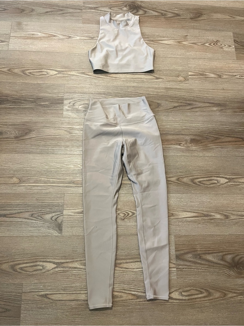 Alo Airlift High-Waist Leggings with Crop Tank M/L Champagne